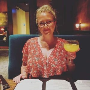 Meet your Posher, Laura